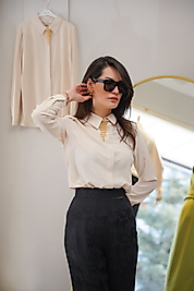 KOLYE DETAYLI SATEN GÖMLEK