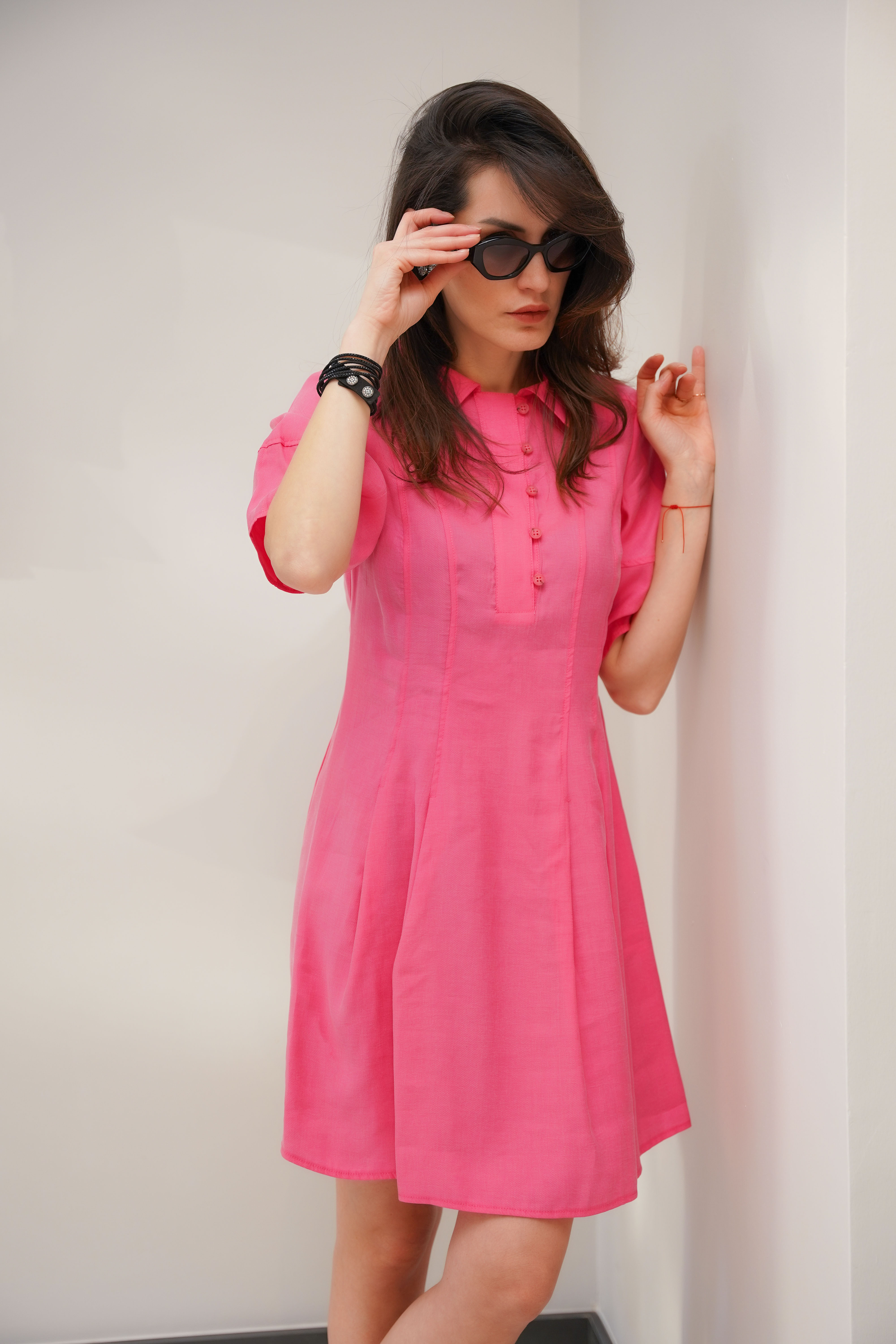 PEMBE DİZ ÜSTÜ ELBİSE